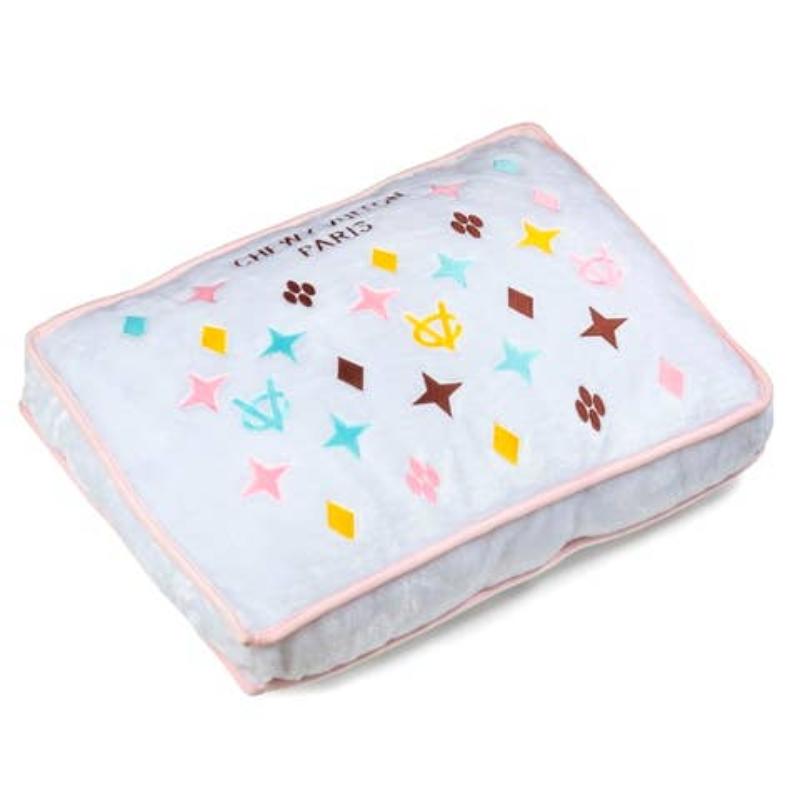 White Chewy V Pet Bed