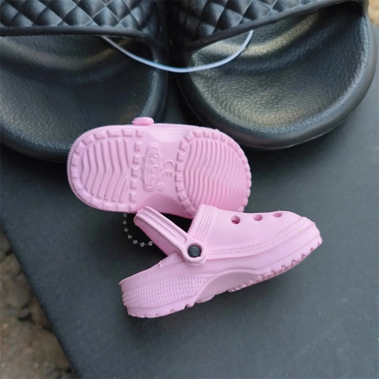 š Thickened Hole Dog Shoes - Fashion-Forward Breathable Pet Paradise