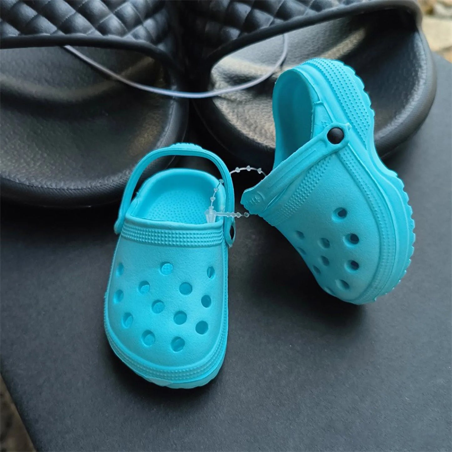š Thickened Hole Dog Shoes - Fashion-Forward Breathable Pet Paradise