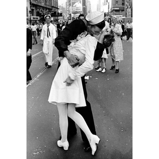 V-J Day Kiss Life 1000 Piece Jigsaw Puzzle Eurographics