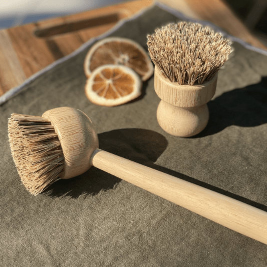 Eco-Friendly Bamboo Dishwashing Brush with Handle - Palm