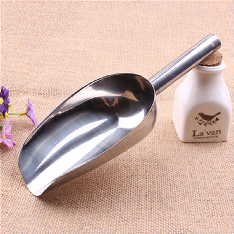 Durable scoops for cat and dog food made of shiny stainless steel with a sturdy handle