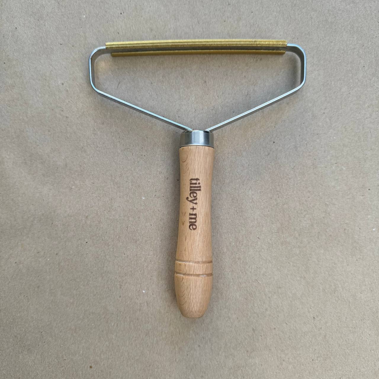 Effective Pet Hair Lint Remover made from Beech Wood - Eco - Friendly & Reusable - Dog Grooming Tools - Tilley + Me