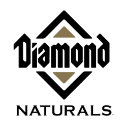 Diamond Naturals premium dog and cat food with high-quality protein, wholesome grains, and superfoods