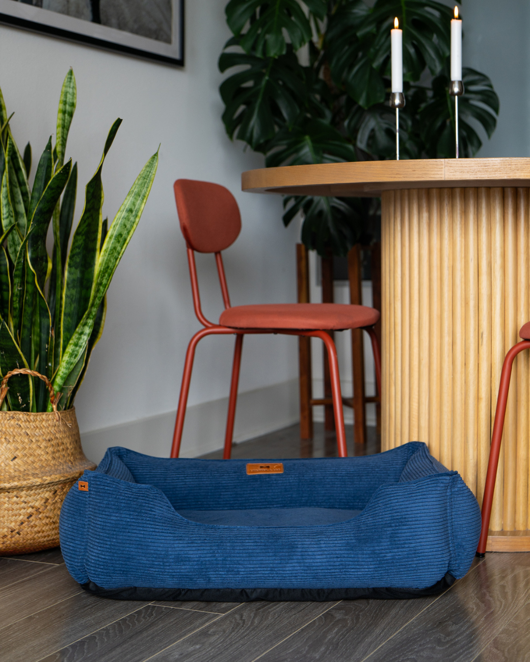 Chester & Lee | Fancy Corduroy Sleeper Dog Bed