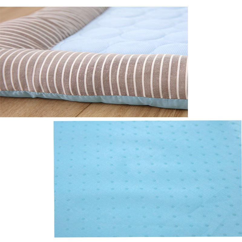Pet Cooling Mat - Breathable Ice Silk Bed for Dogs & Cats