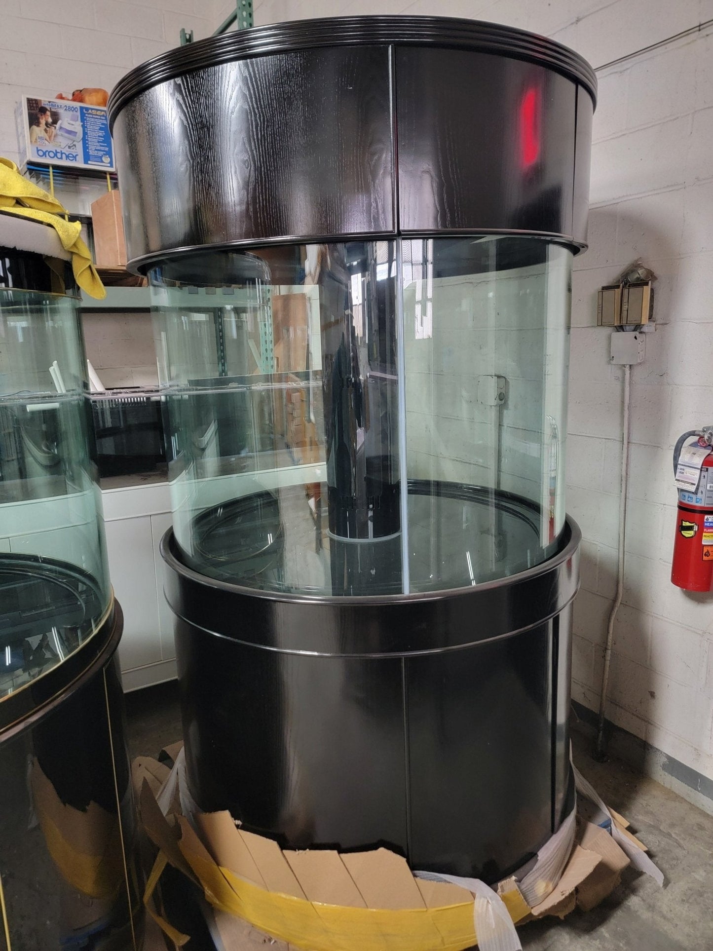 280g GLASS Cylinder Reef-Ready 48"x48"x36"H in Abyss Black Display Model