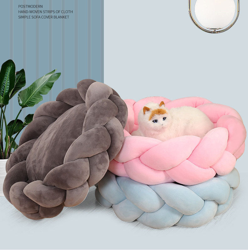 Plush Heirloom Quality Donut Bed for Cats and Small Dogs
