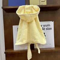 Dogs can wear bathing and drying bathrobes in all seasons