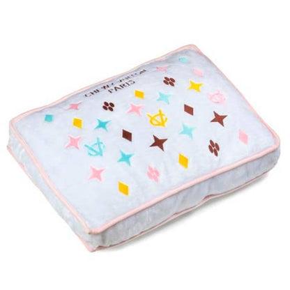 White Chewy V Pet Bed