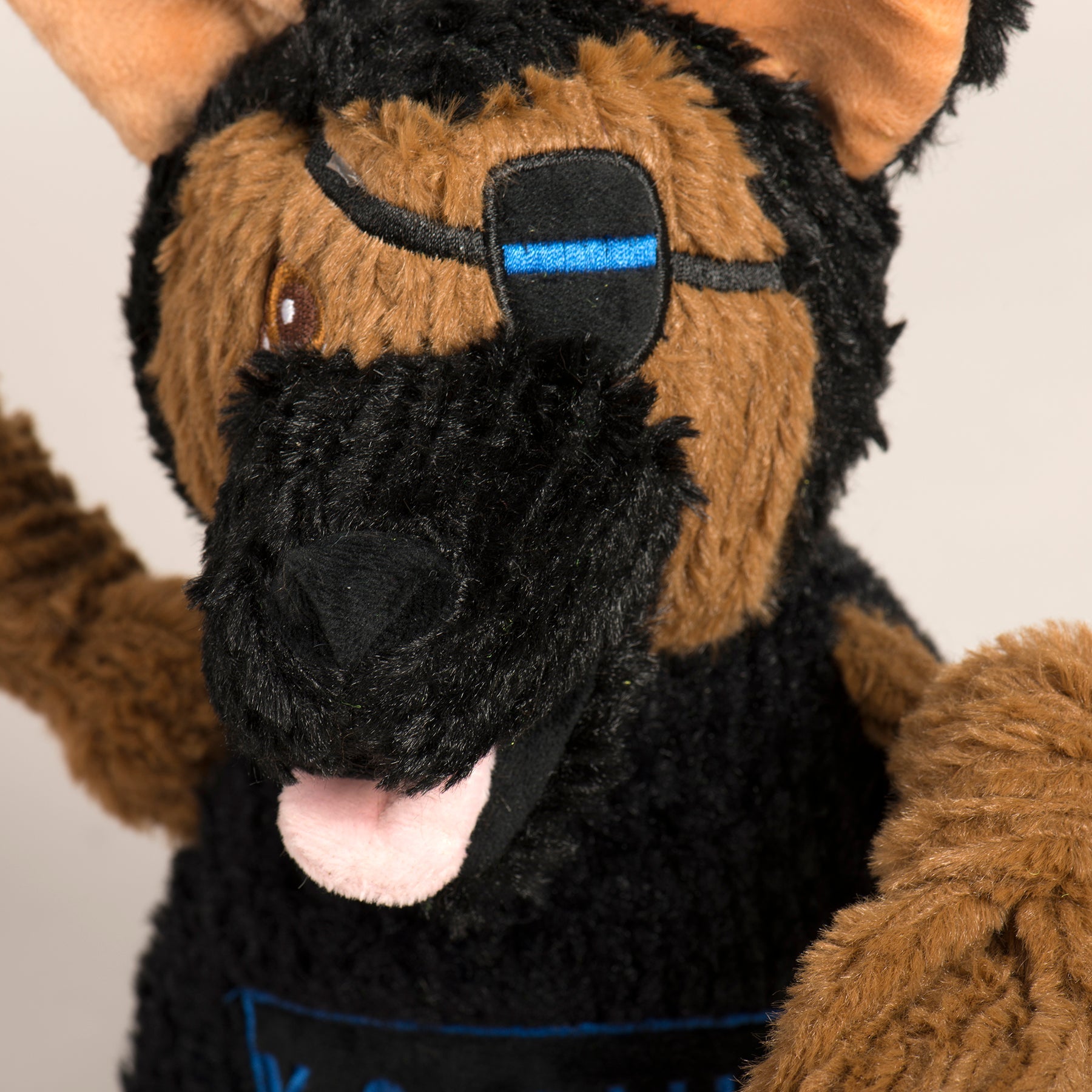Dog Toy HuggleCause Project K-9 Hero K-9 Chief Knottie Plush - size and texture image for dog toy