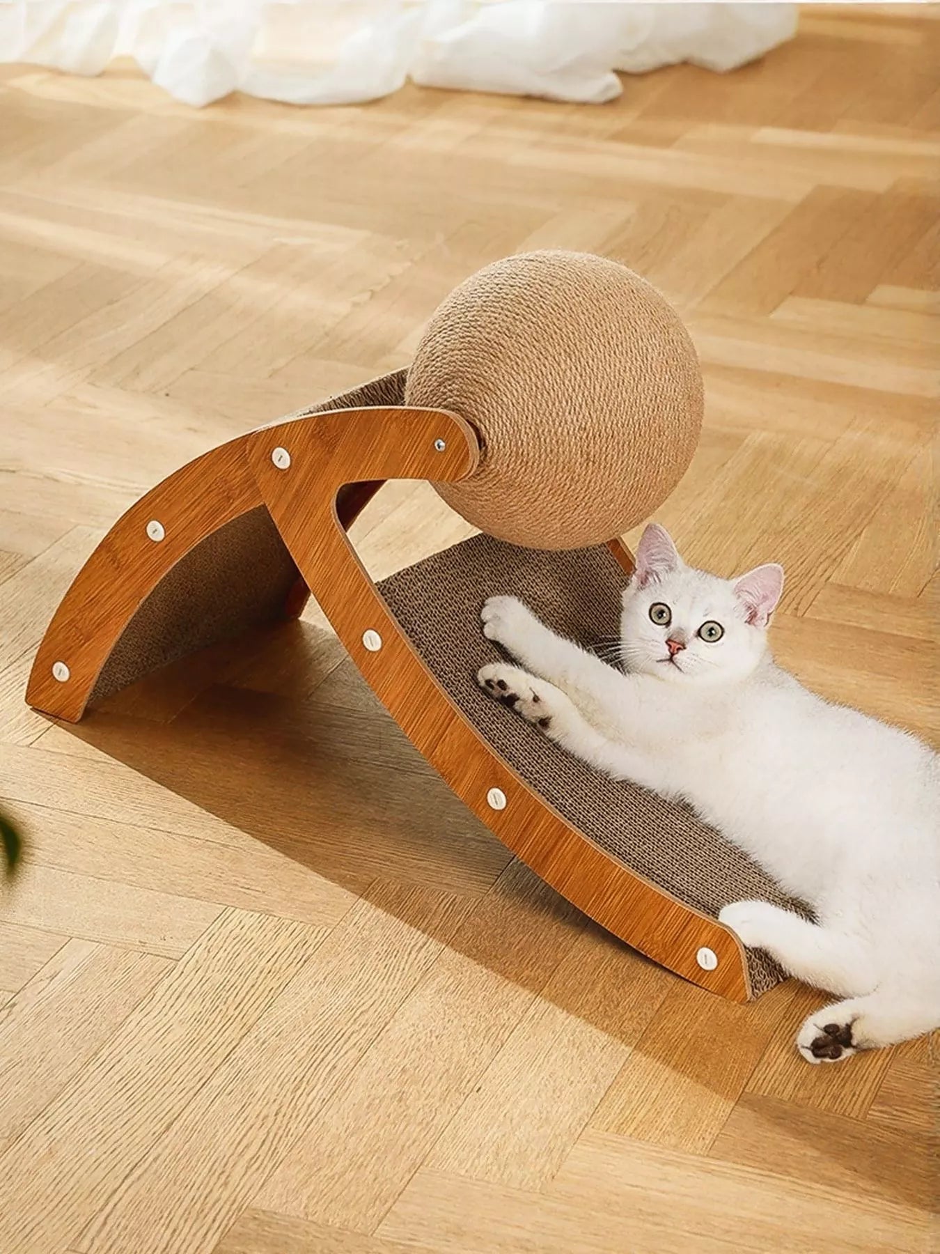 Interactive Ball & Ramp Cat Scratching Post