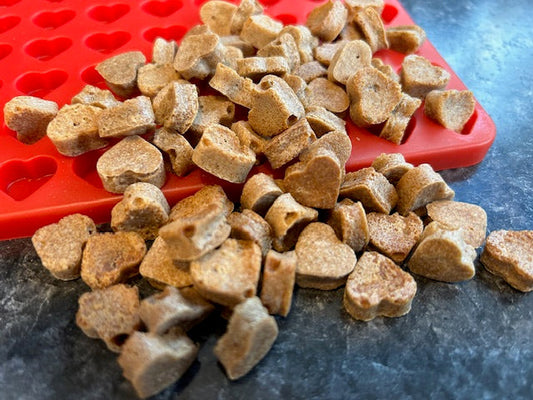 Lucy Loo Premium Chicken and Catnip Cat Treats, 2 oz Pack