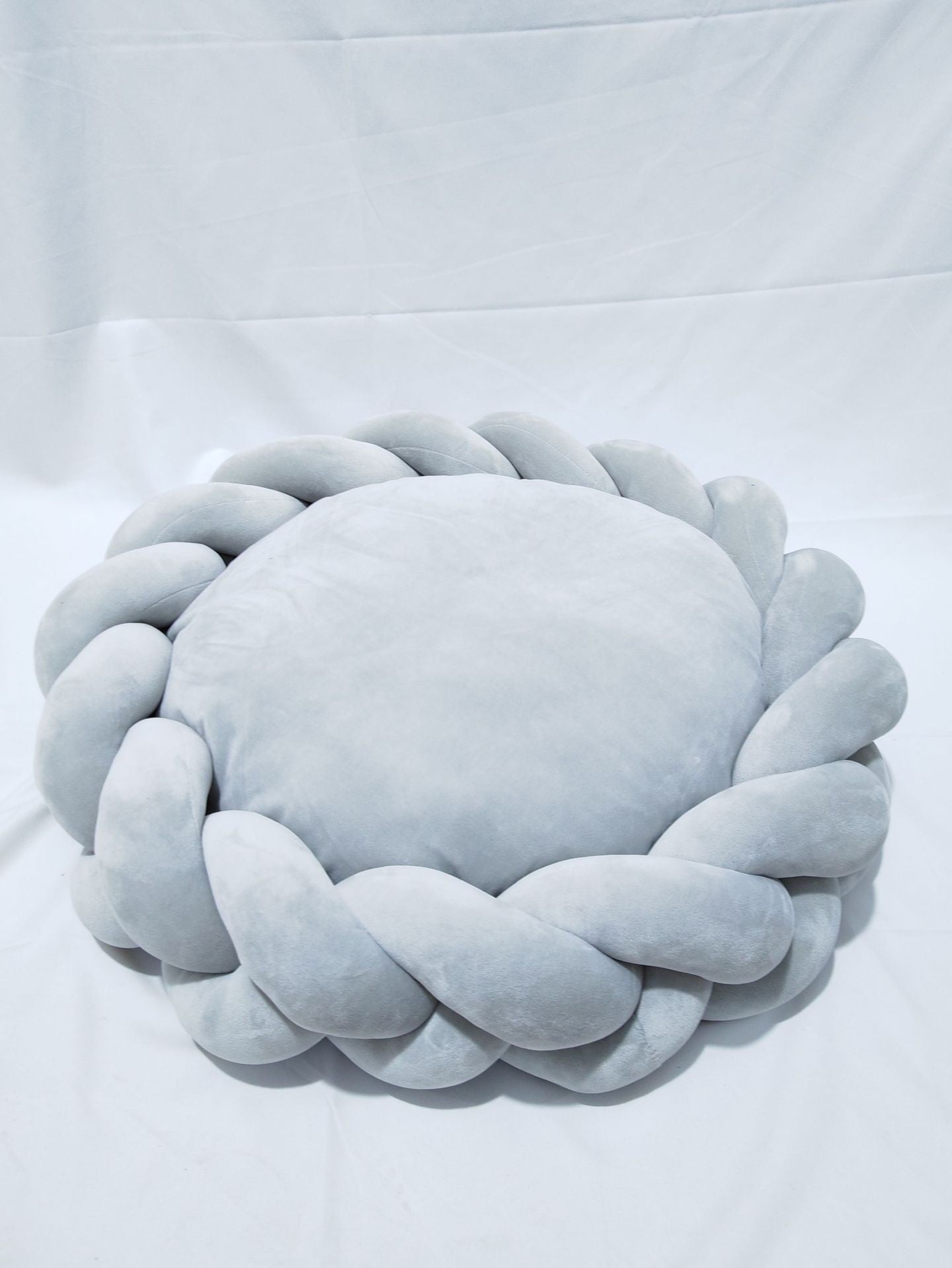 Plush Heirloom Quality Donut Bed for Cats and Small Dogs