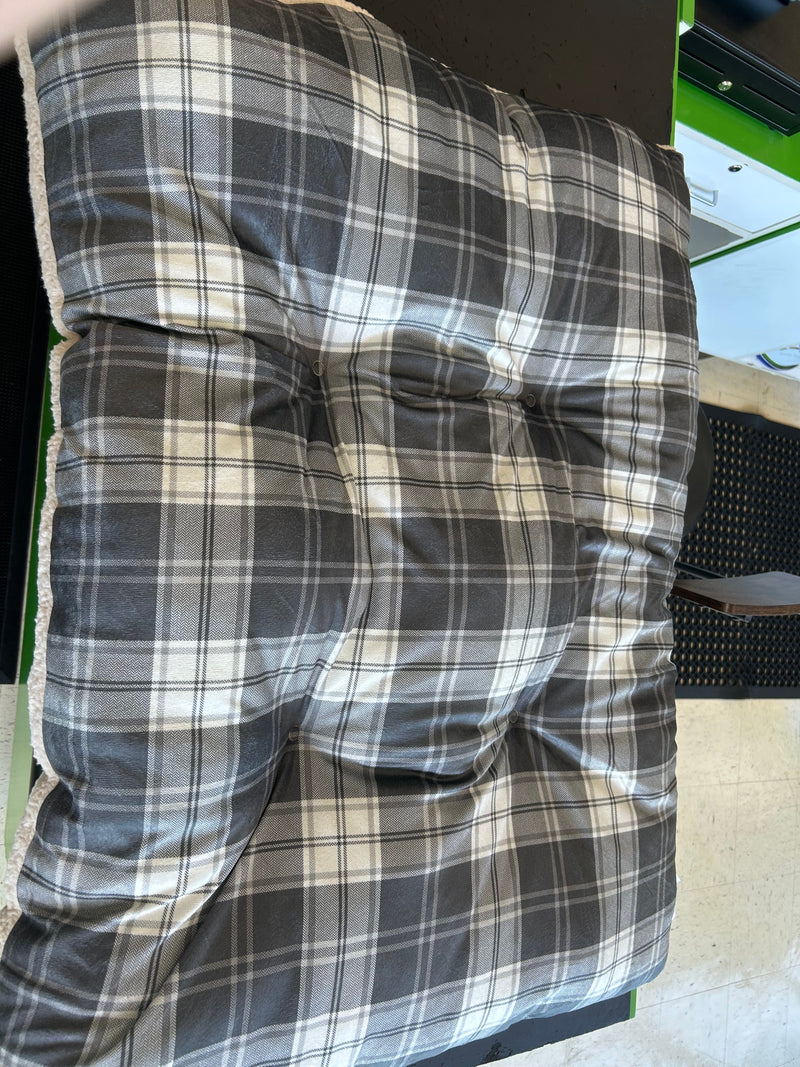 30 Arlee Tufted Pillow Dog Bed Greyplaid - Purrfect Pet Kingdom