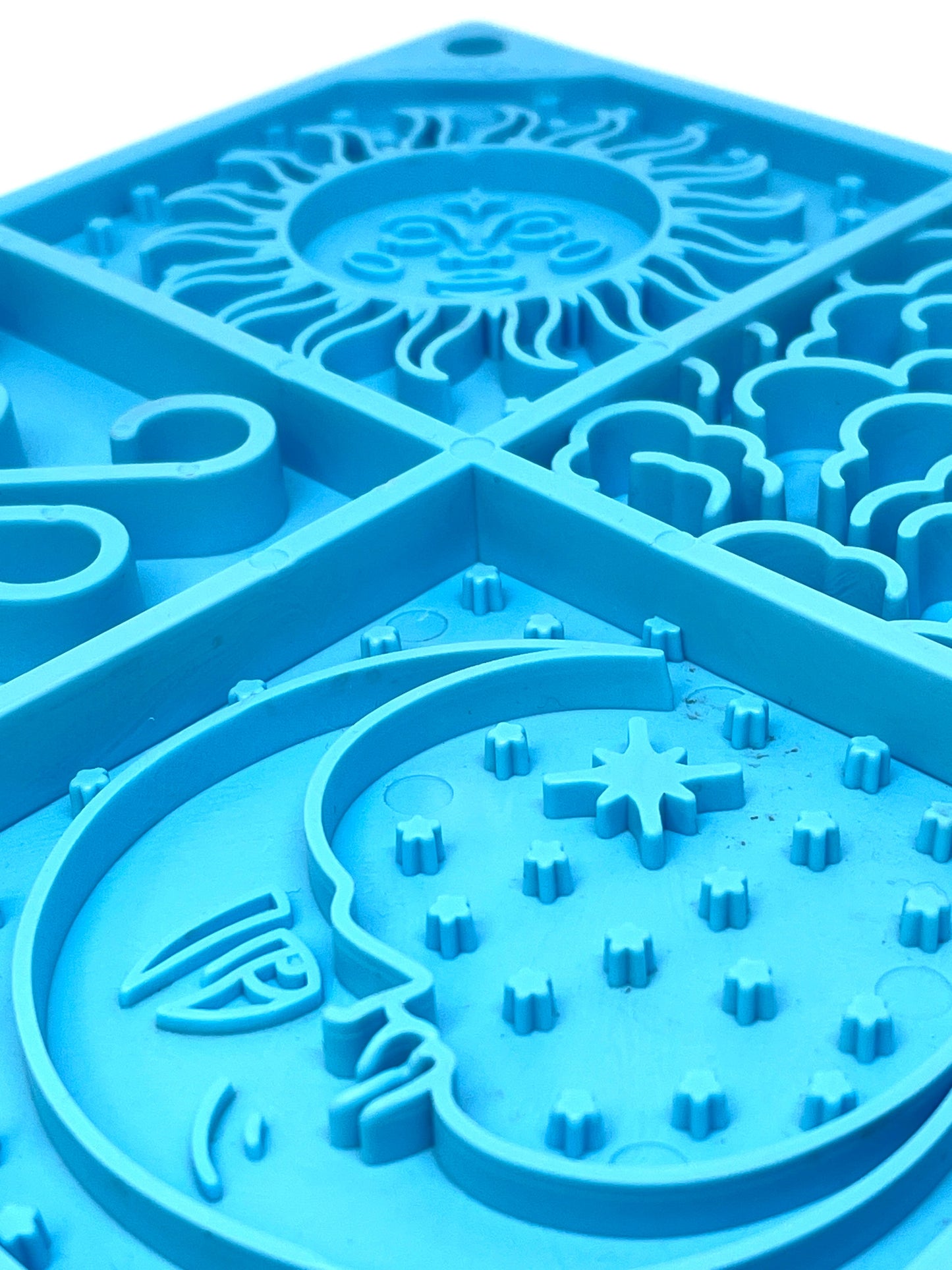 Purrfect Kingdom™ - Sky Emat Enrichment Lick Mat