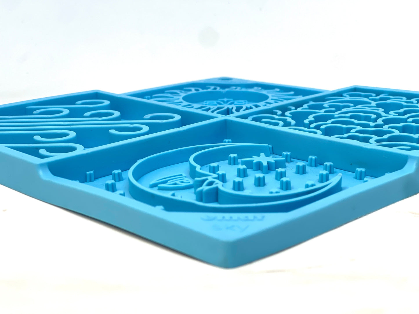 Purrfect Kingdom™ - Sky Emat Enrichment Lick Mat