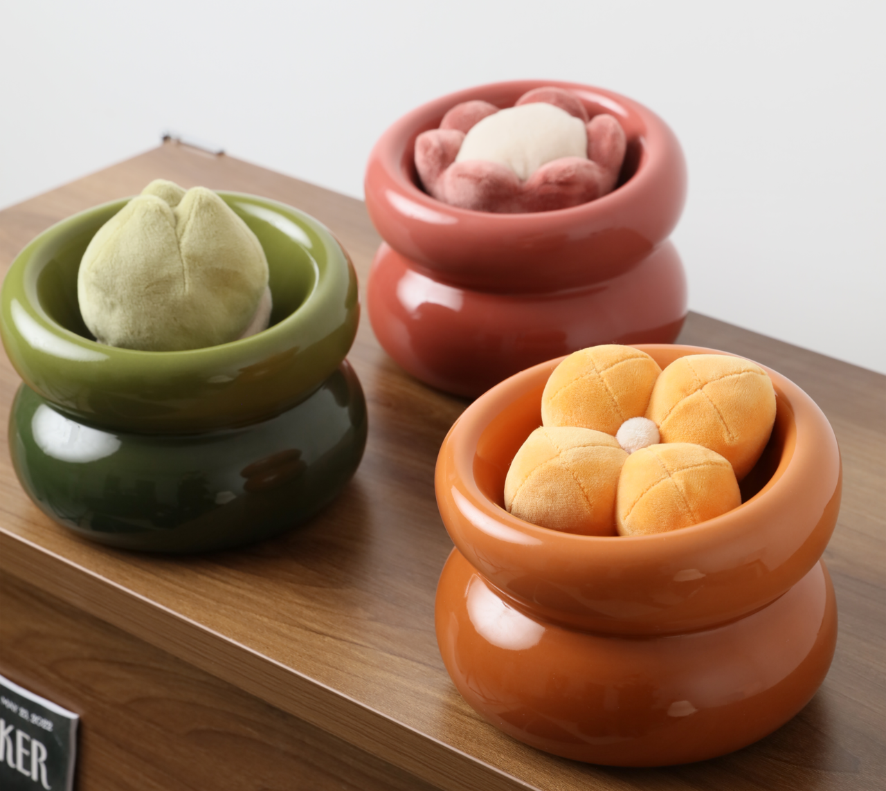 Elevated Ceramic Pet Bowl Ergonomic Dining for Small Cats