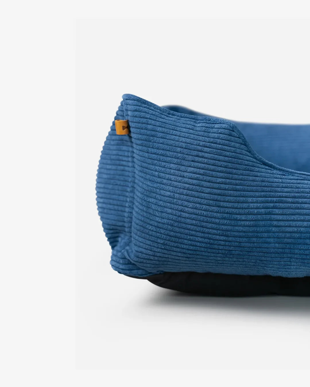 Chester & Lee - Chester & Lee | Fancy Corduroy Sleeper Dog Bed - Dog Beds