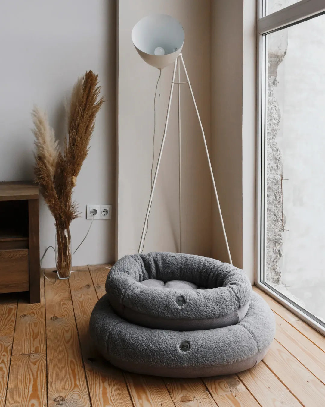 Chester & Lee - Chester & Lee | Furry Gray Donut Dog Bed - Dog Beds