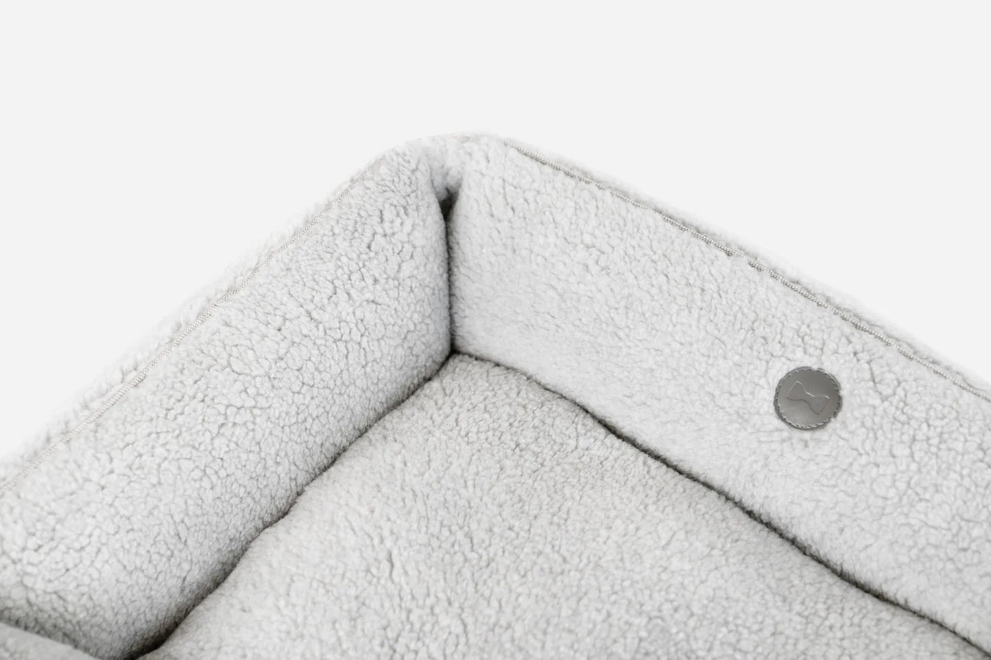 Chester & Lee - Chester & Lee | Furry Sleeper Dog Bed Gray - Dog Beds