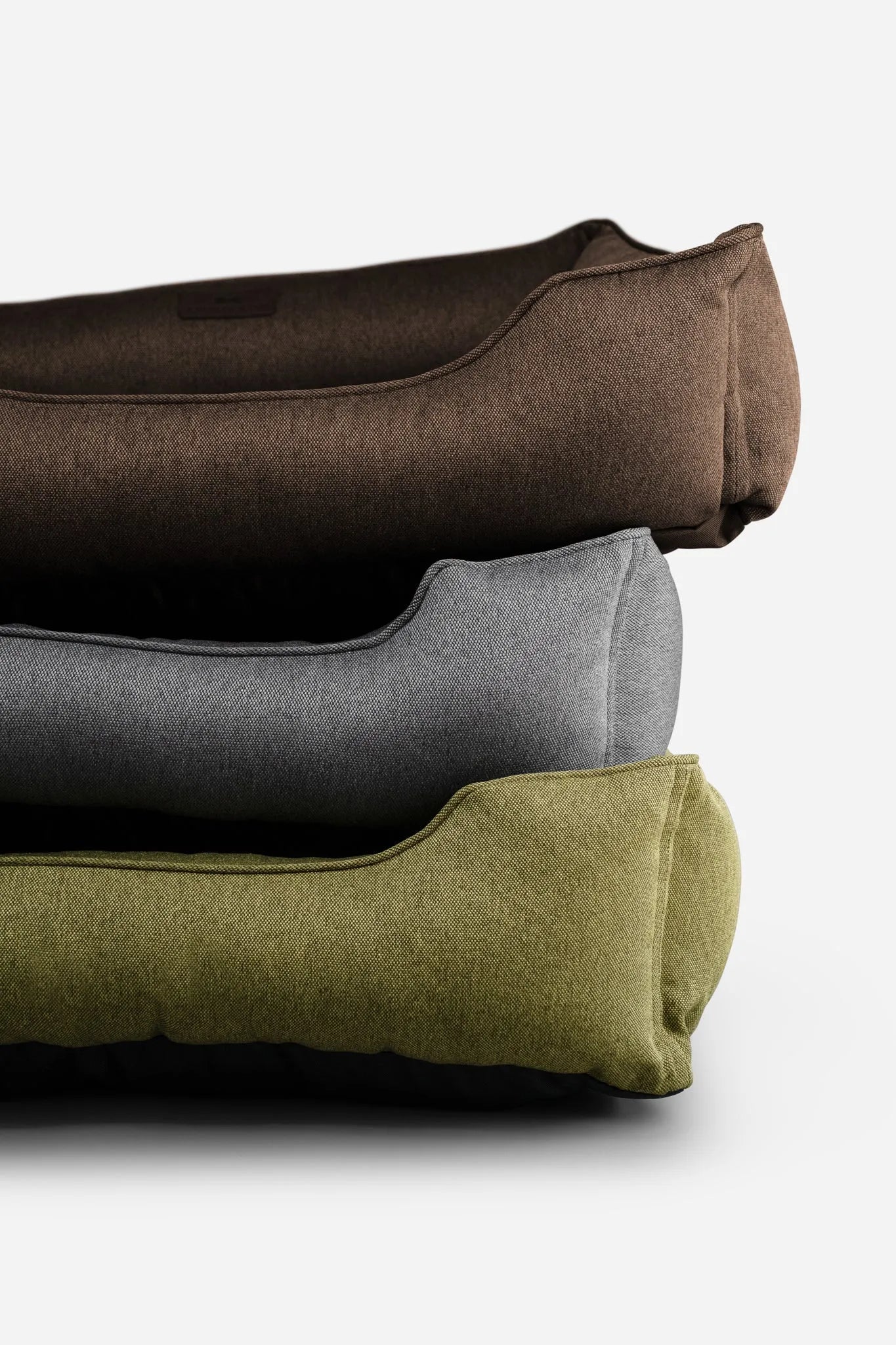 Chester & Lee - Cotton Sleeper Dog Bed Brown