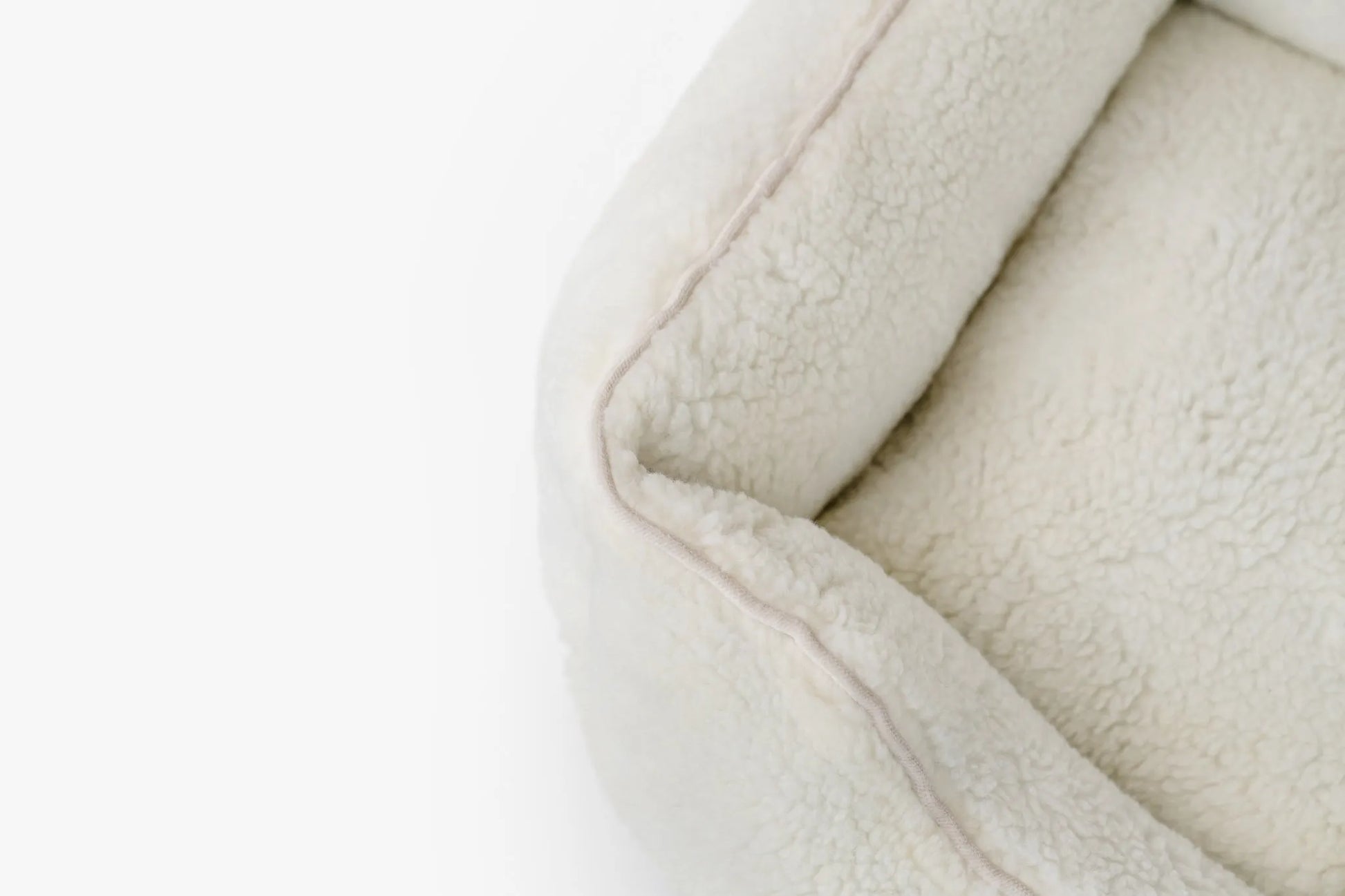 Chester & Lee - Furry Sleeper Dog Bed Beige