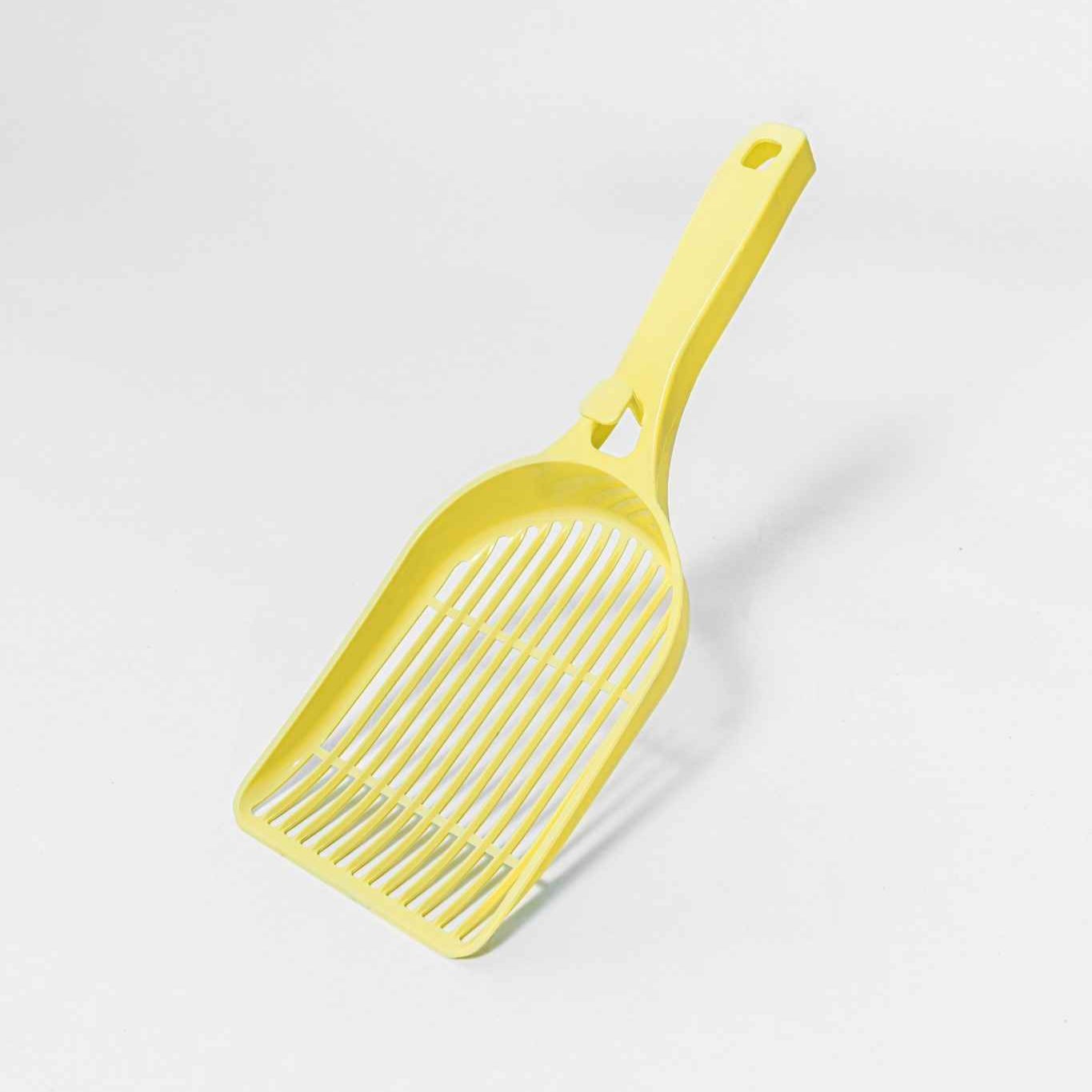 MangoPets Yellow Litter Scoop designed as the best scoop for clumping litter with effective sifting