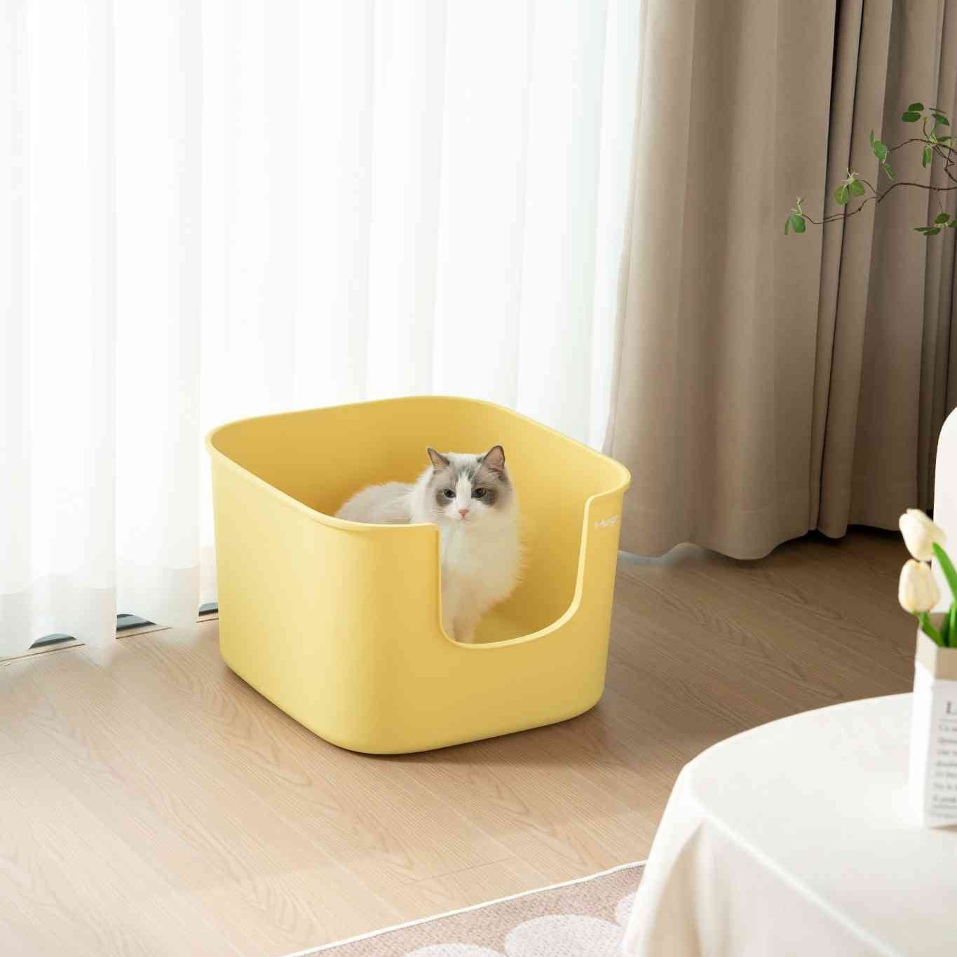MangoPets covered litter box for multiple cats in yellow with a cat inside, designed for comfort and cleanliness
