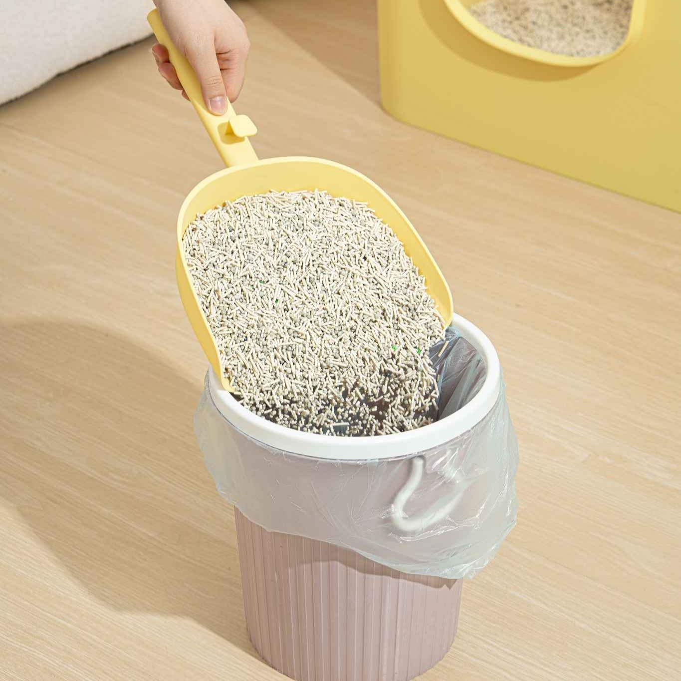 MangoPets durable cat litter changing tool for efficient cleaning of cat litter box