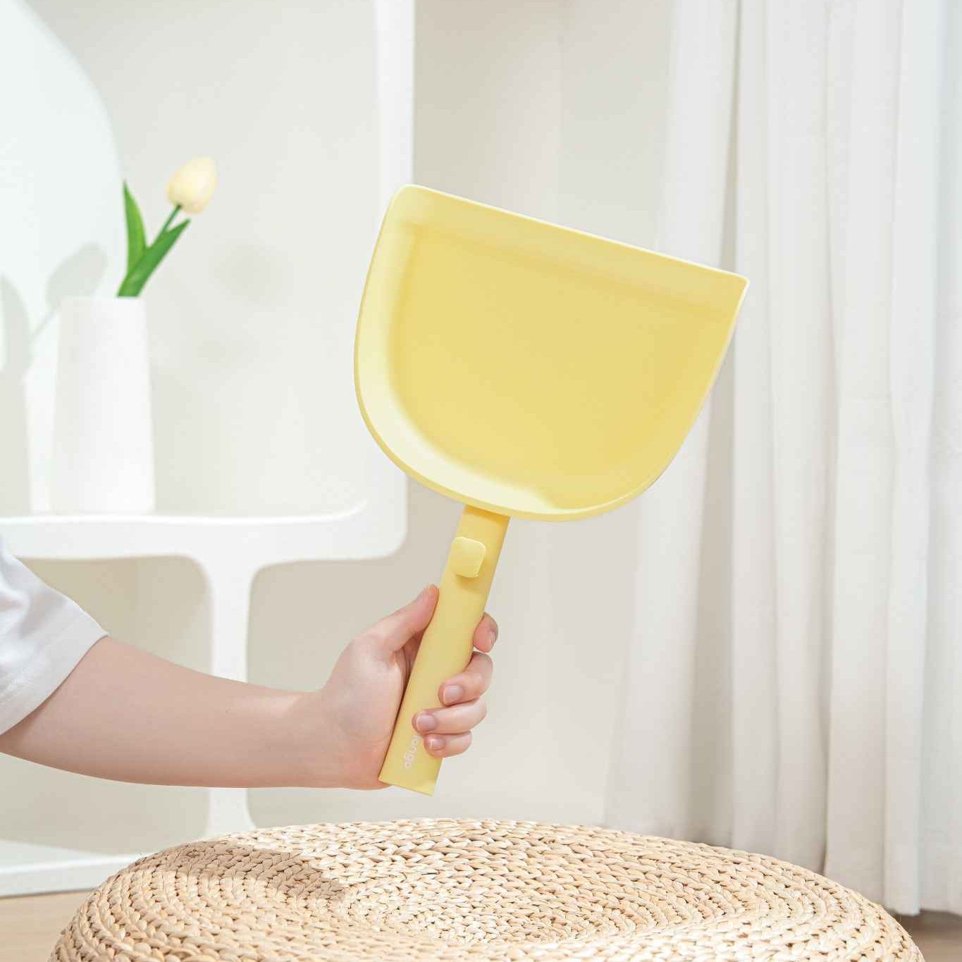 MangoPets durable cat litter changing tool in yellow, designed for efficient litter scooping