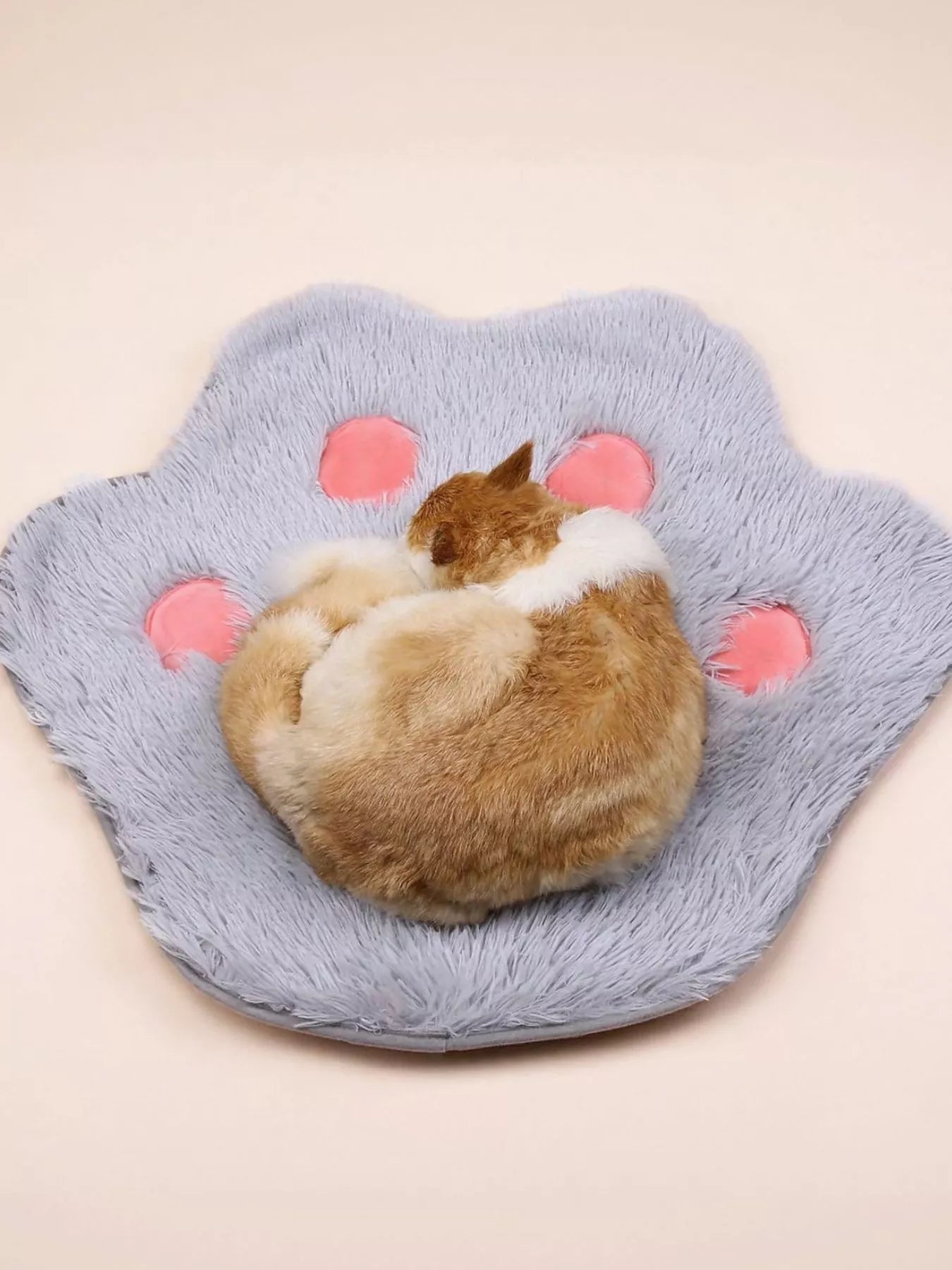 Pet Mat - Cute Paw Shape Plush Warm Sleeping Cushion for Pets