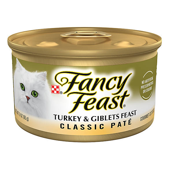 Fancy Feast turkey and giblets cat food in a can with a classic paté texture for gourmet feline dining