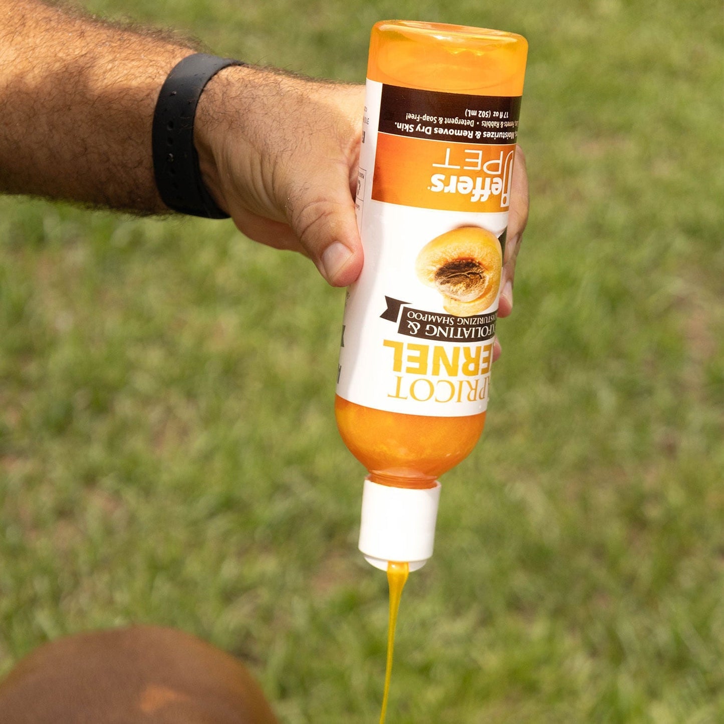 Apricot Kernel Pet Shampoo for Radiant and Healthy Coats