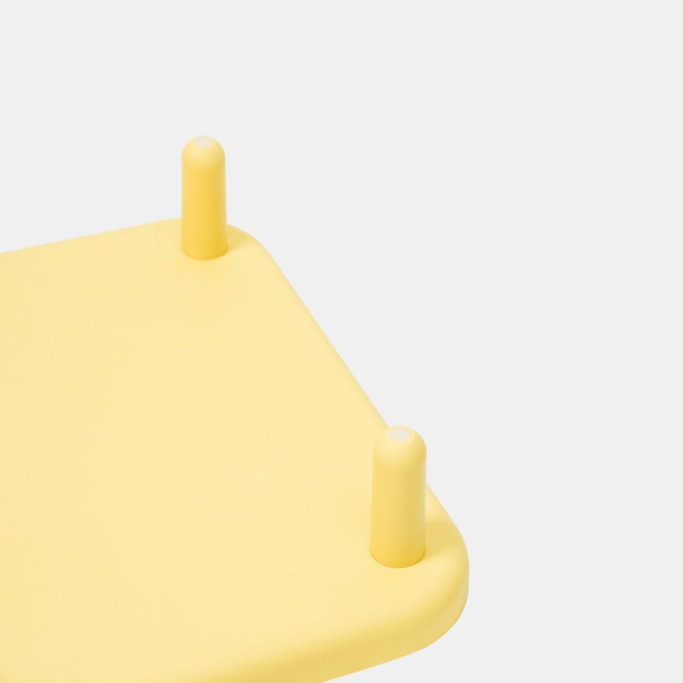 MangoPets Cat Litter Mat in Yellow, designed as the best mat for cat litter box to catch litter and reduce mess