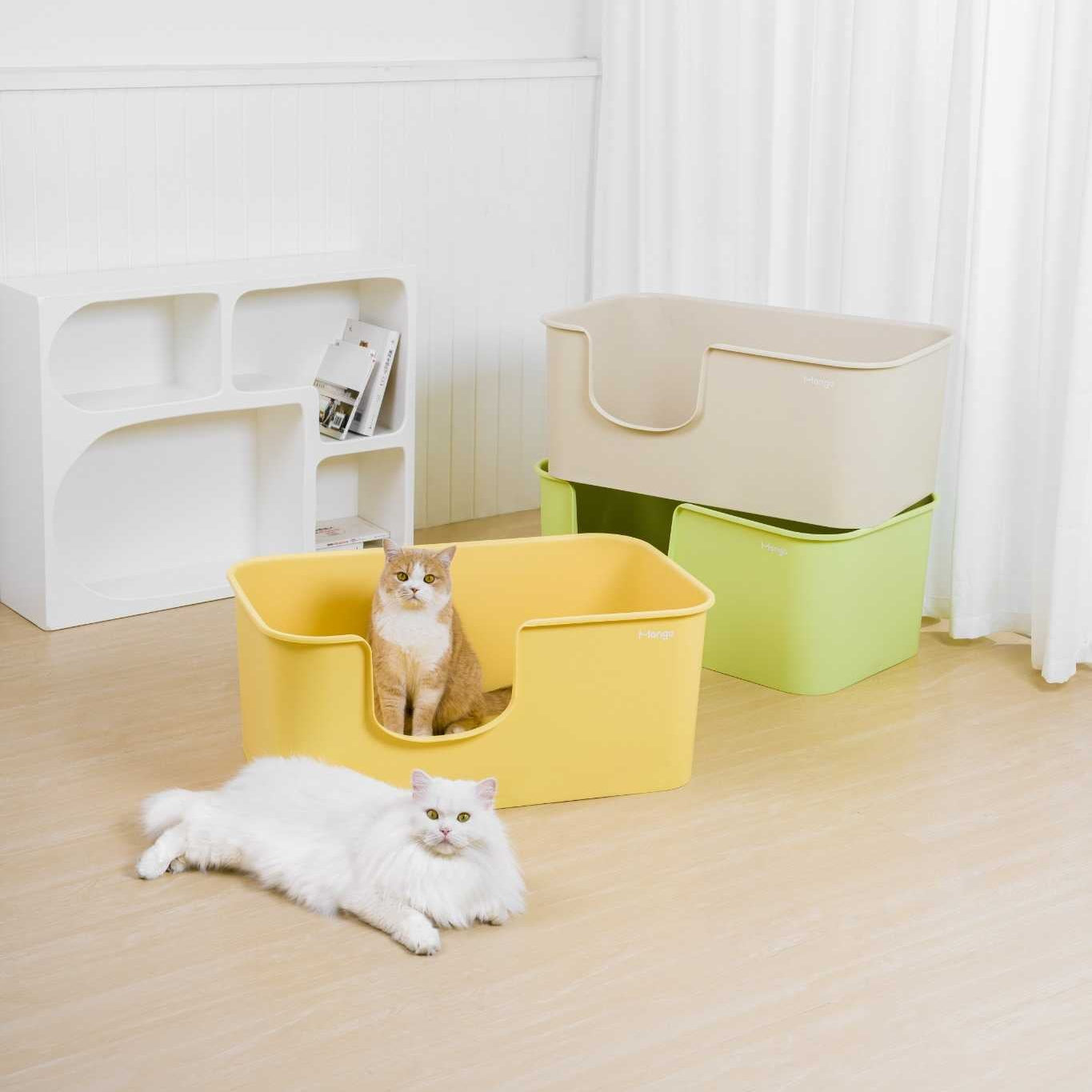 MangoPets XXL litter box for multiple cats in vibrant colors with two cats lounging nearby