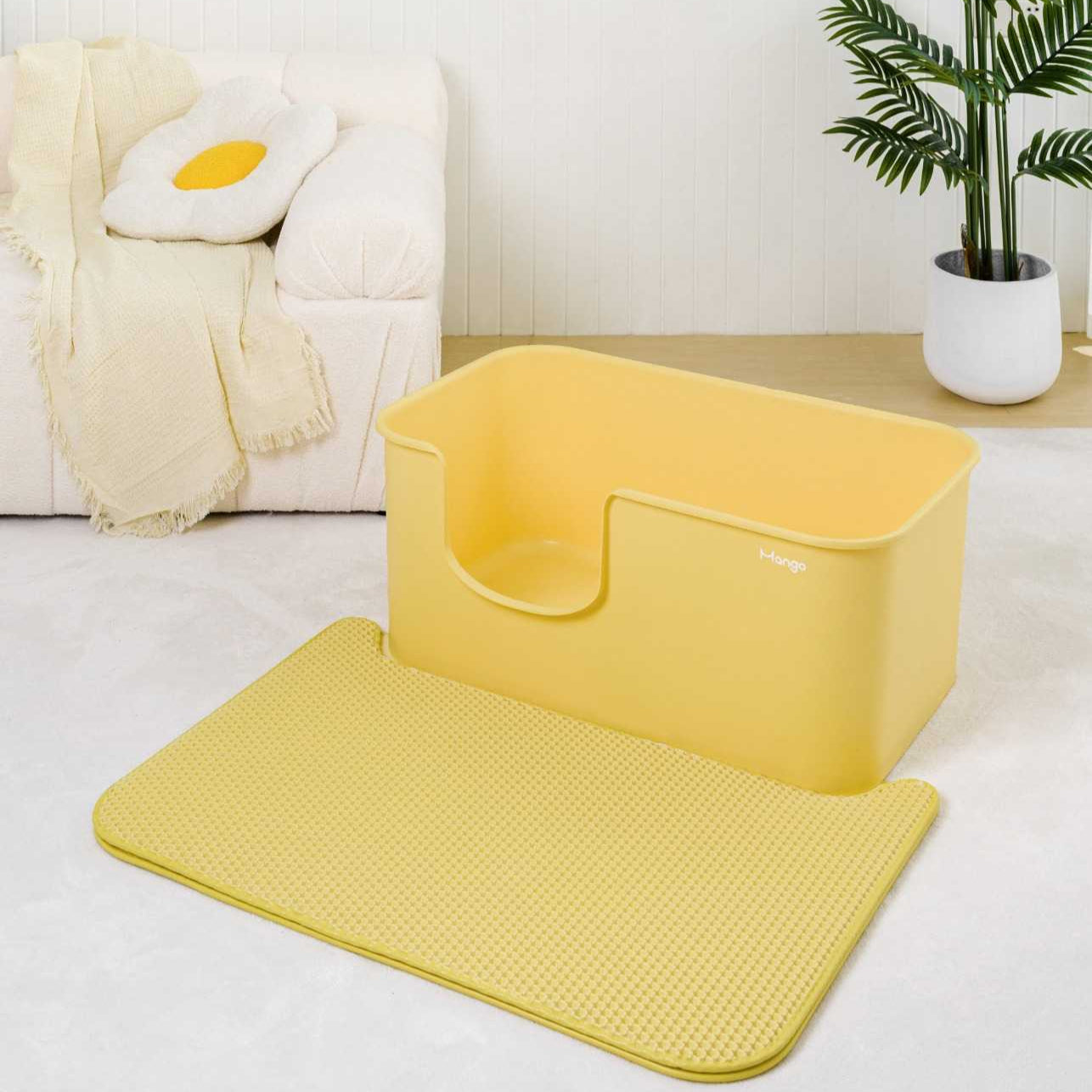 MangoPets XXL litter box for multiple cats in yellow with matching mat for easy cleaning