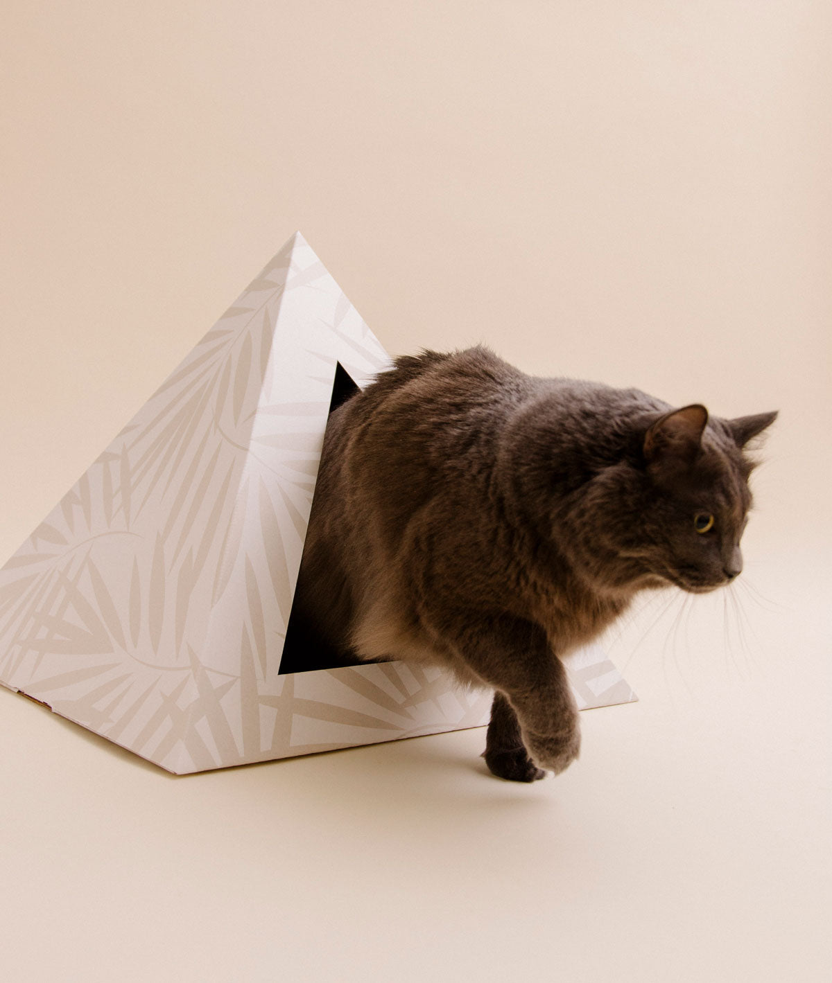 Neutral cat hideaway for indoor cats designed as a stylish pyramid for feline comfort
