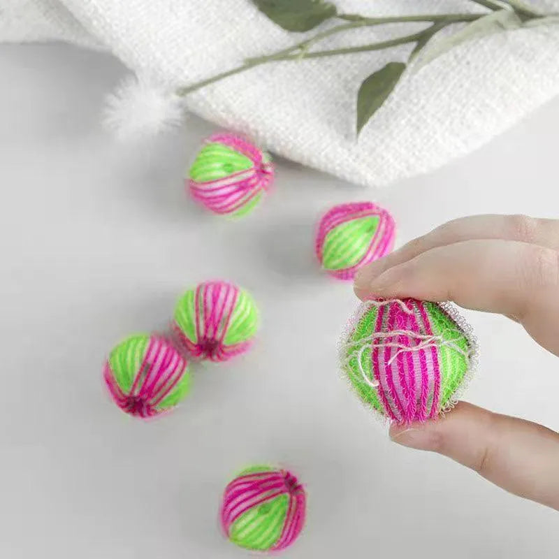 Reusable Stevvex Pet Hair Remover lint remover balls in small (35mm) and medium (40mm) for effective dog and cat fur removal.