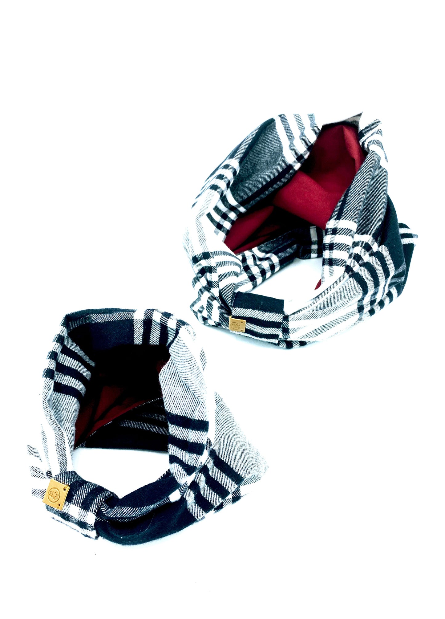 BESPOKE PAWS warm winter snood for pets in stylish plaid design for cozy winter outings