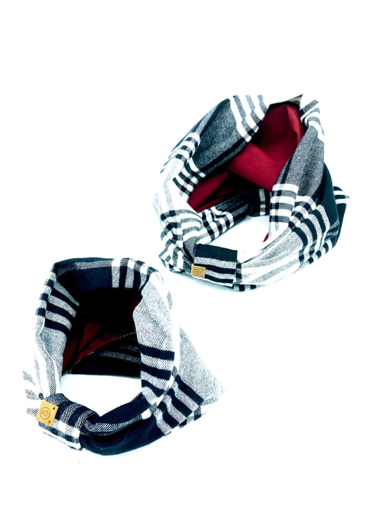 BESPOKE PAWS warm winter snood for pets in stylish plaid design for cozy winter outings