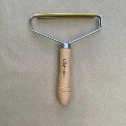 Effective Pet Hair Lint Remover made from Beech Wood - Eco - Friendly & Reusable - Dog Grooming Tools - Tilley + Me