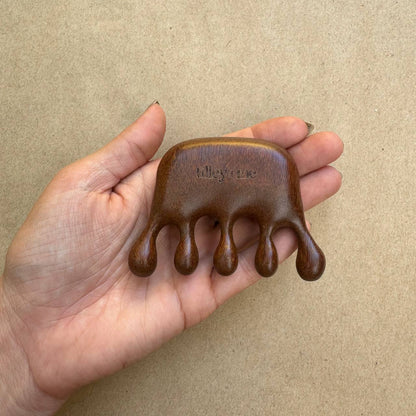 Tilley + Me Sandalwood Pet Massage Tool – Relieves Shedding