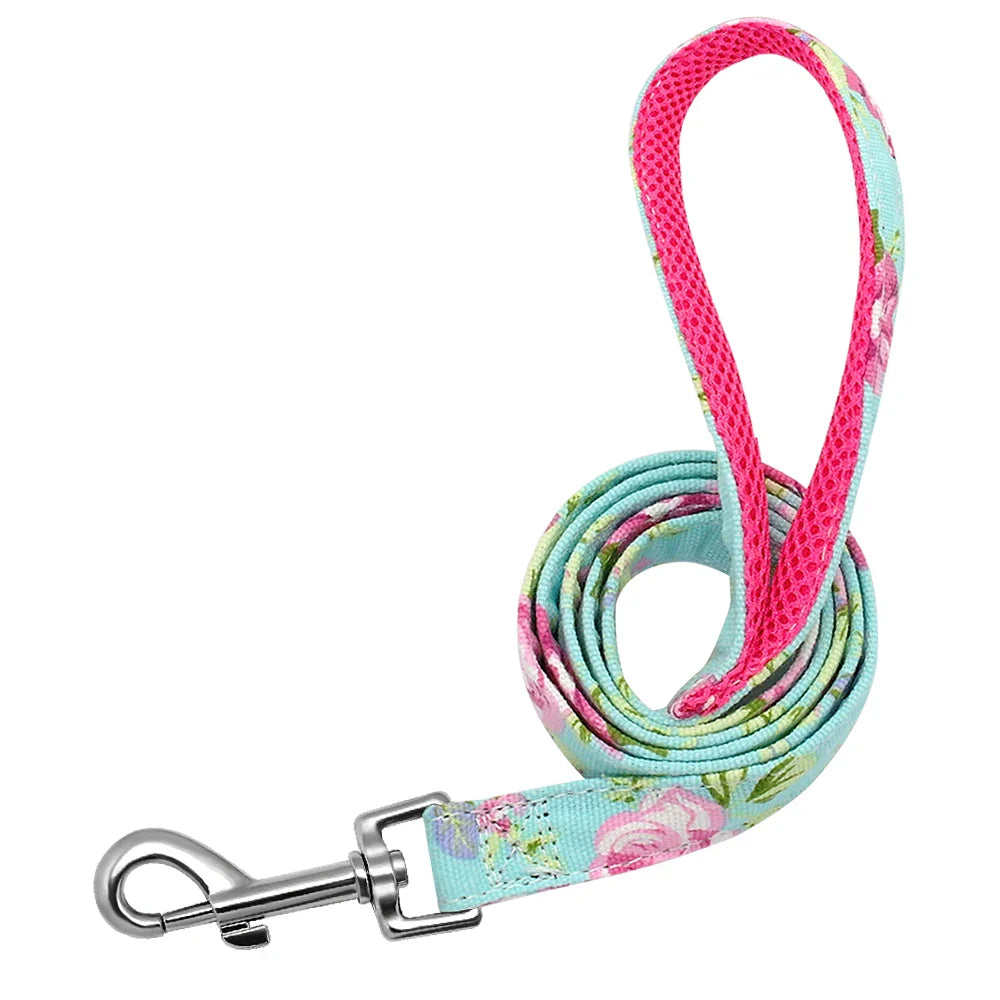 Tail Chasers Durable Dog Leash for Large Dogs in Floral Pattern with Strong Clip and Comfortable Grip