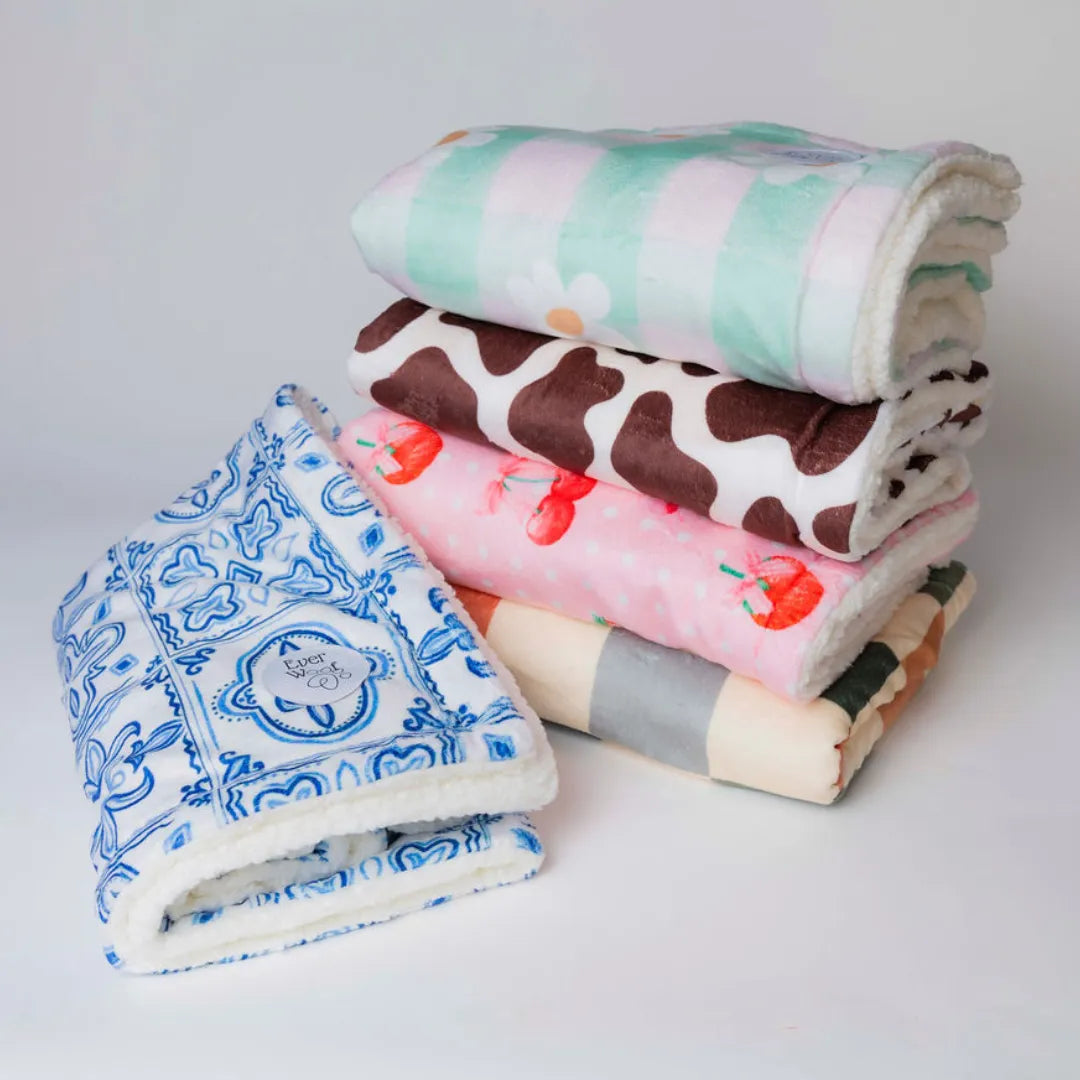 Purrfect Pet Kingdom - Purrfect Pet Kingdom Royal Thrones Santorini Reversible Sherpa Blanket - Pet Bed Accessories