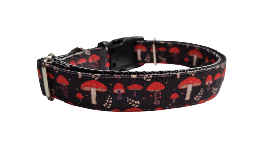 Red Mushrooms Dog Collar 🍄
