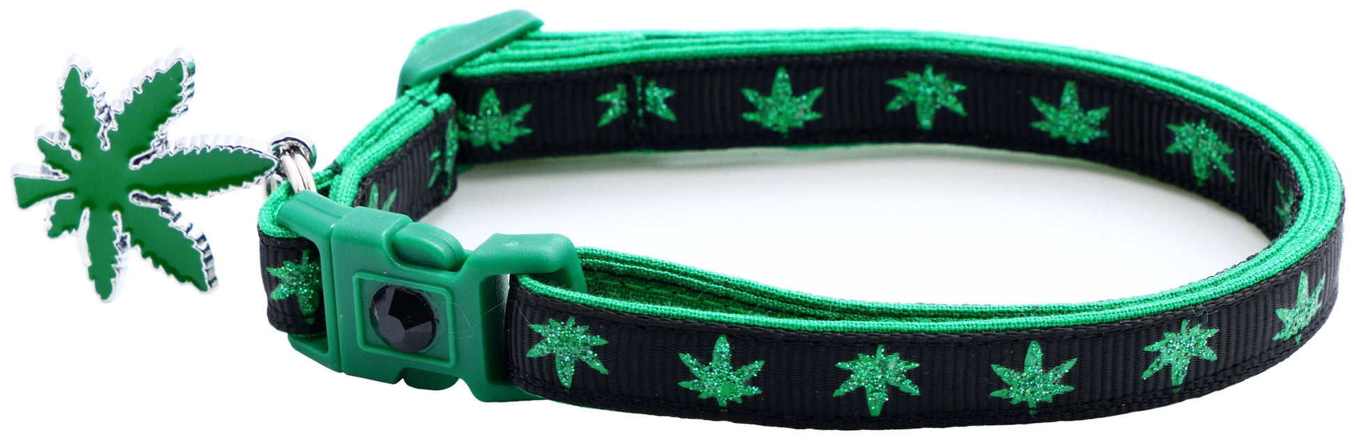 Green adjustable cat collar with leaf design, featuring a safe adjustable cat collar for pets