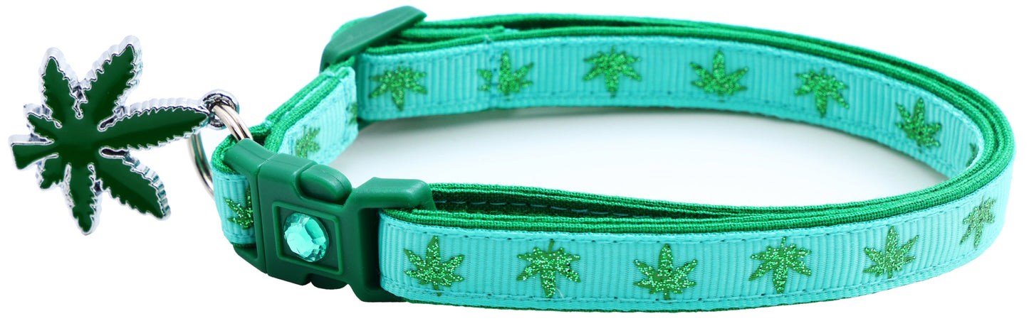 Light green cannabis leaf patterned safe adjustable cat collar for pets with charm and adjustable buckle
