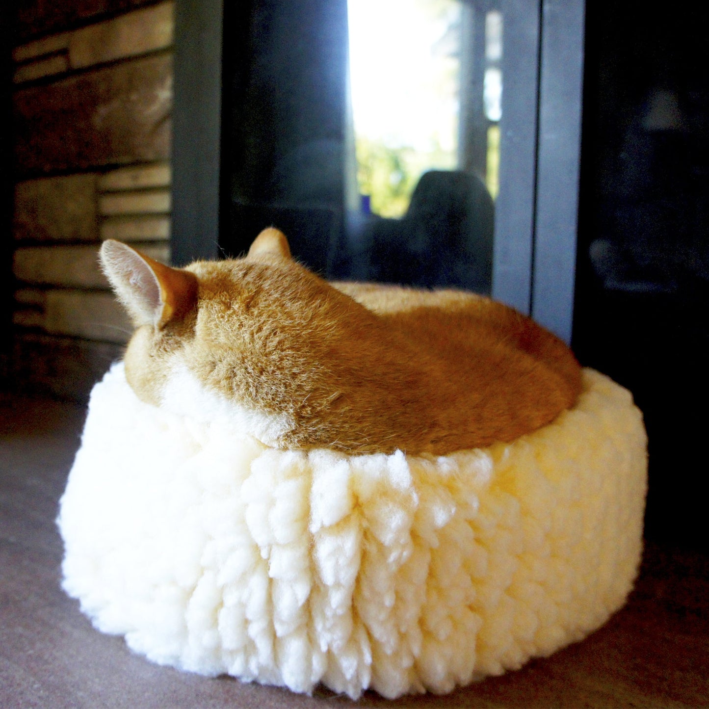 Cat Bed HuggleFleece HuggleSnuggler Beds for Daily Use Essen - size and texture image for cat bed
