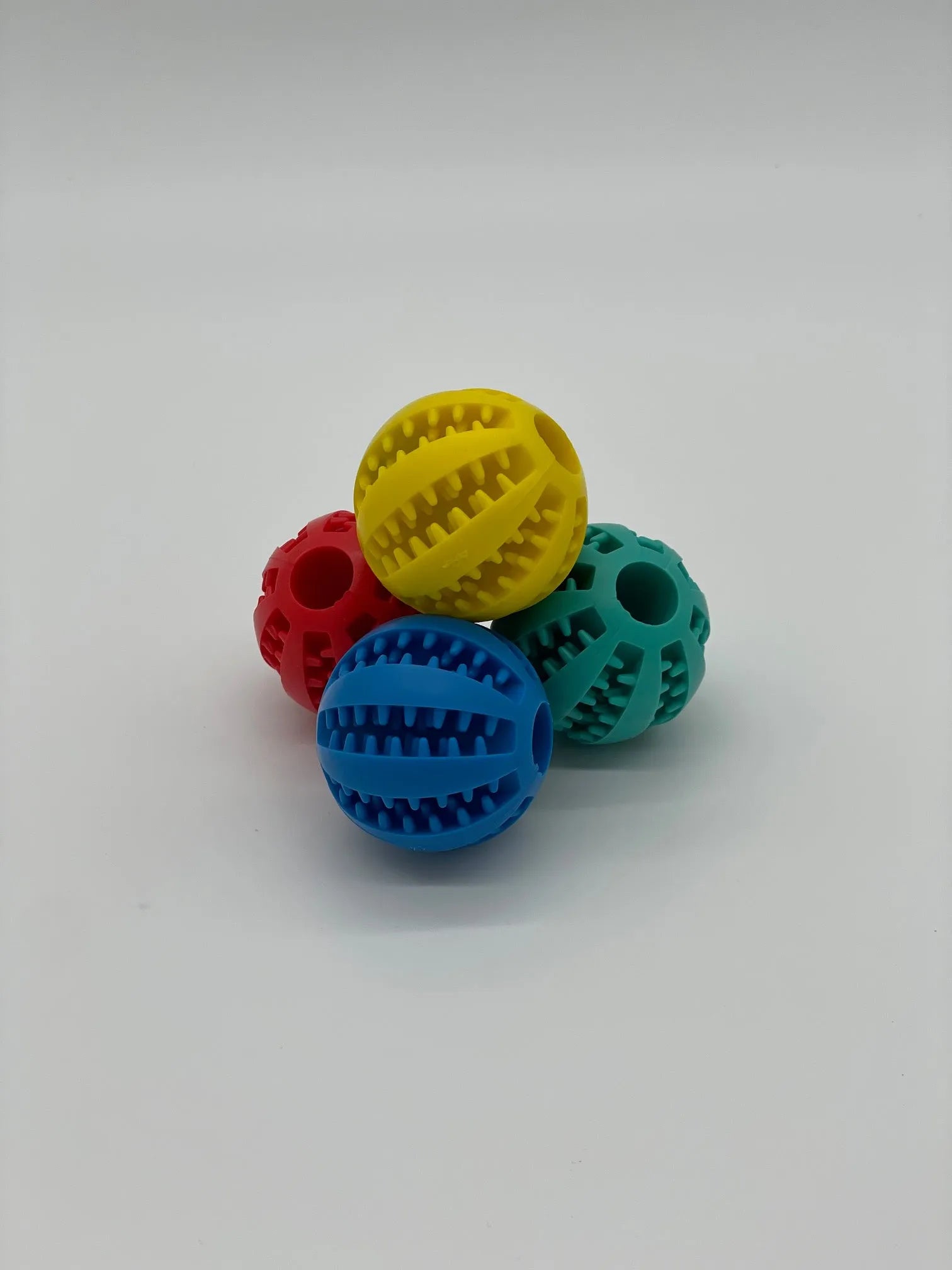 Purrfect Pet Kingdom Luxury Treat Dispensing Ball - Medium For Birds for pet comfort and safety